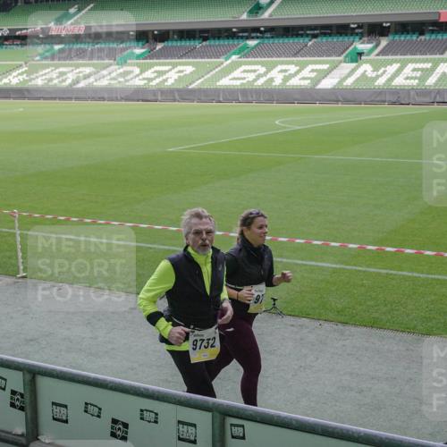 05.10.2025 - 20. swb-Marathon Bremen Michael Burmester http://msf.ph/oto/9255435 05.10.2025 10:43:23 Laufen im Stadion 9185, 9288, 9380, 9476, 9493, 9526, 9561, 9664, 9675, 9726, 9731, 9732, 9734, 9736, 9760, 9784, 9806, 9822, 9823, 9826, 9848, 9861, 9867, 9895, 9911, 9912, 10146, 10183, 10288, 10315, 10316, 10320, 10399, 10433, 10435, 10491, 10512, 10515, 10552, 10596, 10849, 10861, 10962, 10969, 11030, 11073, 11083, 11113, 11157, 11161, 11170, 11215, 11240, 11242, 11285, 11331, 11345, 11404, 11536, 8225, 9212, 9276, 9481, 9945, 9972 meine-sportfotos.de