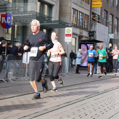 05.10.2025 - 20. swb-Marathon Bremen Strokosch-Dieckow http://msf.ph/oto/9255455 05.10.2025 10:57:18 Ziel 9000, 9215, 9309, 9372, 9585, 9625, 9747, 9904, 9914, 9943, 9962, 9979, 10139, 10219, 10225, 10250, 10329, 10341, 10555, 10694, 10739, 10754, 10890, 10950, 11352, 11360, 11457, 11520, 11521, 11564, 11575, 11583, 11606, 11731, 11744, 9000, 9215, 9309, 9372, 9585, 9625, 9747, 9904, 9914, 9943, 9962, 9979, 10139, 10219, 10225, 10250, 10329, 10341, 10555, 10694, 10739, 10754, 10890, 10950, 11606 meine-sportfotos.de