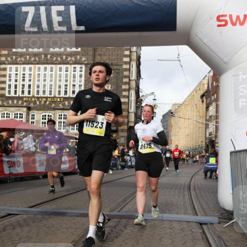 05.10.2025 - 20. swb-Marathon Bremen Yannick Fuchs http://msf.ph/oto/9255470 05.10.2025 10:55:08 Ziel 9427, 9475, 9570, 9791, 10231, 11320, 11363, 11470, 11507, 11523 meine-sportfotos.de