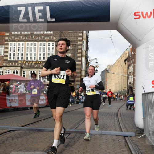05.10.2025 - 20. swb-Marathon Bremen Yannick Fuchs http://msf.ph/oto/9255488 05.10.2025 10:55:08 Ziel 9427, 9475, 9570, 9791, 10231, 11320, 11363, 11470, 11507, 11523 meine-sportfotos.de