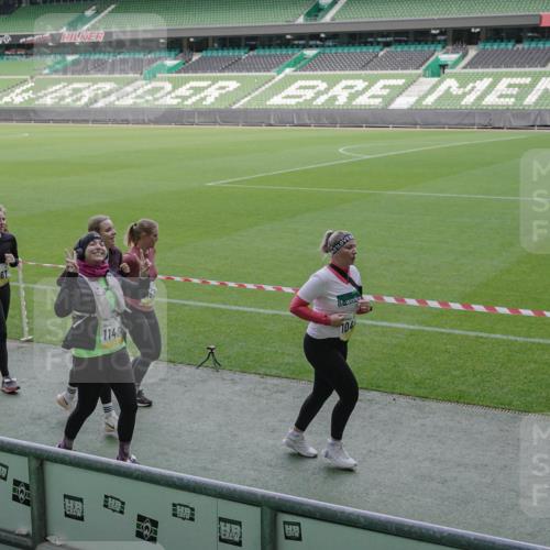 05.10.2025 - 20. swb-Marathon Bremen Michael Burmester http://msf.ph/oto/9255573 05.10.2025 10:43:28 Laufen im Stadion 9185, 9273, 9288, 9380, 9476, 9493, 9526, 9561, 9675, 9726, 9731, 9732, 9736, 9760, 9784, 9806, 9819, 9822, 9823, 9826, 9848, 9861, 9867, 9895, 9911, 9912, 9984, 10036, 10146, 10183, 10288, 10315, 10316, 10320, 10399, 10433, 10435, 10491, 10512, 10515, 10552, 10596, 10831, 10849, 10861, 10962, 10969, 11030, 11073, 11083, 11113, 11157, 11161, 11215, 11240, 11242, 11285, 11331, 11345, 11404, 11536, 11548, 8225, 9212, 9276, 9481 meine-sportfotos.de