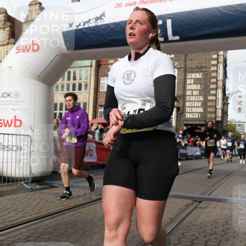 05.10.2025 - 20. swb-Marathon Bremen Yannick Fuchs http://msf.ph/oto/9255579 05.10.2025 10:55:10 Ziel 9427, 9475, 9570, 9791, 10014, 10231, 10920, 11320, 11363, 11470, 11507, 11523 meine-sportfotos.de