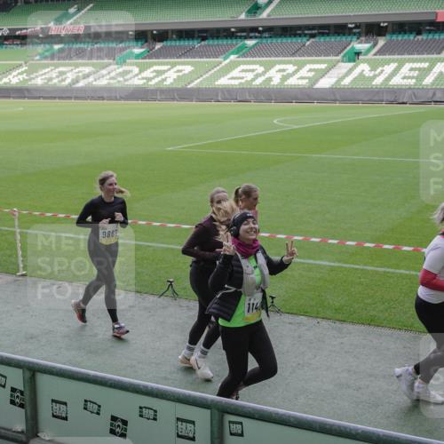05.10.2025 - 20. swb-Marathon Bremen Michael Burmester http://msf.ph/oto/9255615 05.10.2025 10:43:29 Laufen im Stadion 9185, 9273, 9288, 9380, 9476, 9493, 9526, 9561, 9675, 9726, 9731, 9732, 9736, 9760, 9784, 9806, 9819, 9822, 9823, 9826, 9848, 9861, 9867, 9895, 9911, 9912, 9984, 10036, 10146, 10183, 10288, 10315, 10316, 10320, 10399, 10433, 10435, 10491, 10512, 10515, 10552, 10596, 10831, 10849, 10962, 10969, 11030, 11073, 11083, 11113, 11157, 11161, 11215, 11240, 11242, 11285, 11331, 11345, 11404, 11536, 11548, 8225, 9276, 9481 meine-sportfotos.de