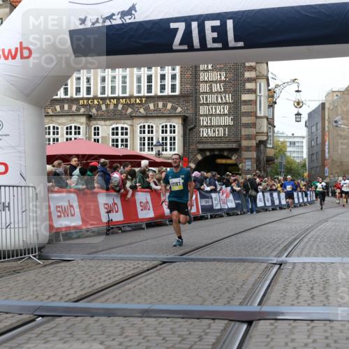 05.10.2025 - 20. swb-Marathon Bremen Yannick Fuchs http://msf.ph/oto/9255624 05.10.2025 10:46:35 Ziel 11167 meine-sportfotos.de