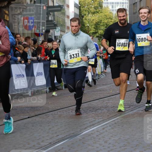 05.10.2025 - 20. swb-Marathon Bremen Strokosch-Dieckow http://msf.ph/oto/9255631 05.10.2025 11:02:45 Ziel 9331, 9360, 9516, 9841, 10129, 10207, 10510, 10530, 10734, 10803, 10804, 10940, 11024, 11087, 11193, 11576 meine-sportfotos.de