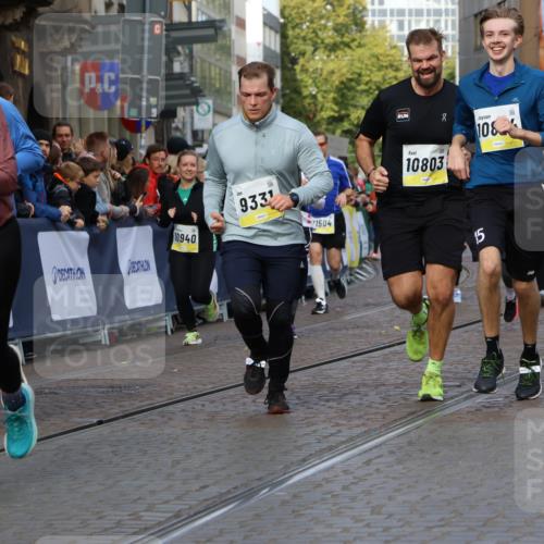 05.10.2025 - 20. swb-Marathon Bremen Strokosch-Dieckow http://msf.ph/oto/9255656 05.10.2025 11:02:45 Ziel 9331, 9360, 9516, 9841, 10129, 10207, 10510, 10530, 10734, 10803, 10804, 10940, 11024, 11087, 11193, 11576 meine-sportfotos.de