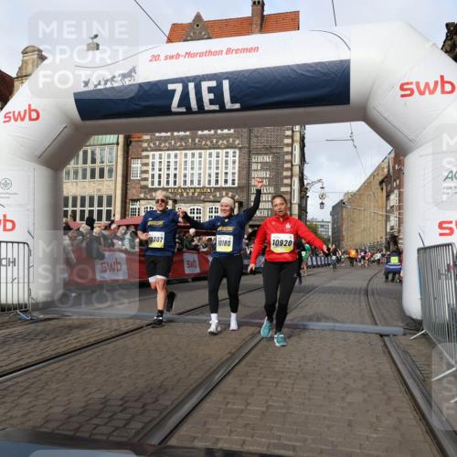 05.10.2025 - 20. swb-Marathon Bremen Yannick Fuchs http://msf.ph/oto/9255670 05.10.2025 10:55:14 Ziel 9475, 9791, 10014, 10034, 10180, 10307, 10920, 11317, 11363, 11507, 11523 meine-sportfotos.de