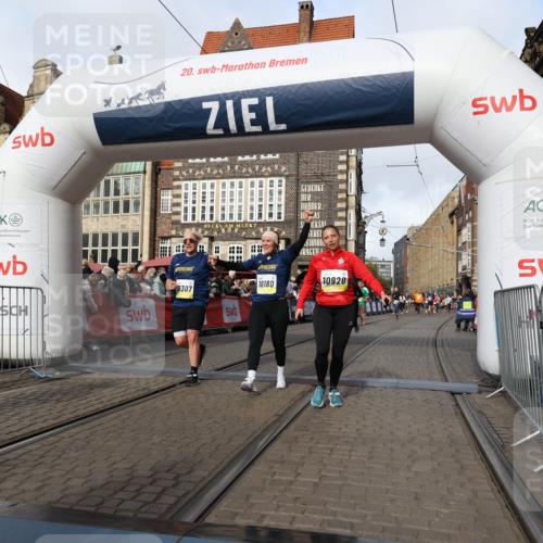 05.10.2025 - 20. swb-Marathon Bremen Yannick Fuchs http://msf.ph/oto/9255676 05.10.2025 10:55:15 Ziel 9176, 9475, 9791, 10014, 10034, 10180, 10307, 10920, 11317, 11363 meine-sportfotos.de
