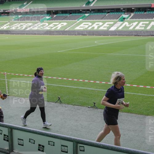05.10.2025 - 20. swb-Marathon Bremen Michael Burmester http://msf.ph/oto/9255715 05.10.2025 10:43:32 Laufen im Stadion 9185, 9273, 9288, 9380, 9476, 9493, 9526, 9561, 9675, 9726, 9731, 9732, 9736, 9760, 9784, 9806, 9819, 9822, 9823, 9848, 9861, 9867, 9895, 9911, 9912, 9984, 10036, 10040, 10146, 10183, 10288, 10315, 10316, 10320, 10399, 10433, 10435, 10448, 10491, 10512, 10515, 10540, 10552, 10596, 10705, 10831, 10849, 10962, 10969, 11030, 11073, 11083, 11088, 11113, 11157, 11161, 11204, 11215, 11240, 11242, 11285, 11331, 11345, 11388, 11404, 11536, 11548, 8225, 9481 meine-sportfotos.de