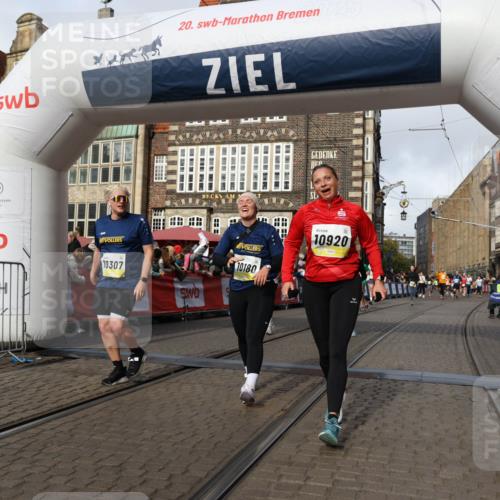 05.10.2025 - 20. swb-Marathon Bremen Yannick Fuchs http://msf.ph/oto/9255725 05.10.2025 10:55:15 Ziel 9176, 9475, 9791, 10014, 10034, 10180, 10307, 10920, 11317, 11363 meine-sportfotos.de
