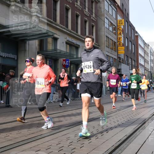 05.10.2025 - 20. swb-Marathon Bremen Strokosch-Dieckow http://msf.ph/oto/9255746 05.10.2025 10:57:26 Ziel 9221, 9309, 9372, 9568, 9585, 9719, 9747, 9943, 9979, 10219, 10225, 10250, 10329, 10341, 10555, 10577, 10651, 10694, 10703, 10739, 10754, 10834, 10890, 10975, 11023, 11116, 11301, 11352, 11360, 11457, 11469, 11520, 11521, 11564, 11575, 11583, 11663, 11731, 11744, 9221, 9309, 9372, 9568, 9585, 9719, 9747, 9943, 9979, 10219, 10225, 10250, 10329, 10341, 10555, 10577, 10651, 10694, 10703, 10739, 10754, 10834, 10890, 10975, 11023, 11663 meine-sportfotos.de