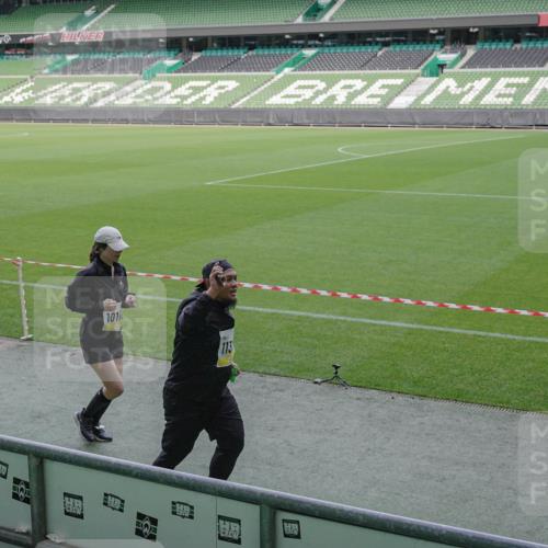 05.10.2025 - 20. swb-Marathon Bremen Michael Burmester http://msf.ph/oto/9255752 05.10.2025 10:43:34 Laufen im Stadion 9185, 9273, 9288, 9380, 9470, 9476, 9493, 9526, 9561, 9675, 9726, 9731, 9732, 9736, 9760, 9784, 9806, 9819, 9822, 9823, 9848, 9861, 9867, 9895, 9911, 9912, 9984, 10036, 10040, 10146, 10183, 10288, 10315, 10316, 10320, 10399, 10433, 10435, 10448, 10491, 10512, 10515, 10540, 10552, 10596, 10705, 10707, 10831, 10849, 10962, 10969, 11073, 11083, 11088, 11113, 11157, 11161, 11204, 11215, 11240, 11242, 11285, 11331, 11345, 11388, 11404, 11536, 11548 meine-sportfotos.de