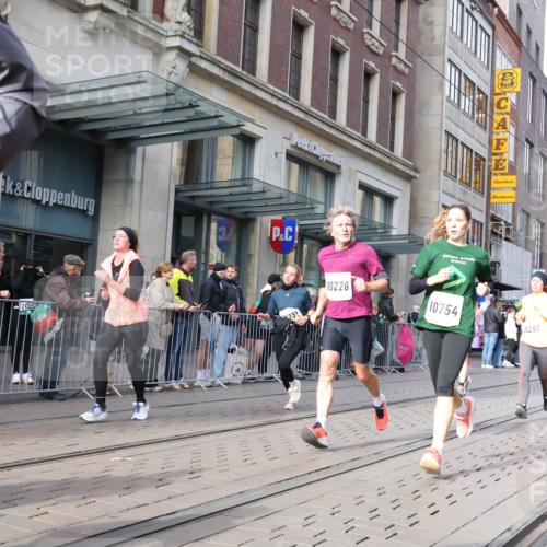 05.10.2025 - 20. swb-Marathon Bremen Strokosch-Dieckow http://msf.ph/oto/9255777 05.10.2025 10:57:27 Ziel 9221, 9309, 9372, 9568, 9585, 9719, 9747, 9943, 9979, 10219, 10225, 10250, 10329, 10341, 10555, 10577, 10651, 10694, 10703, 10739, 10754, 10834, 10890, 10975, 11023, 11116, 11301, 11352, 11360, 11457, 11469, 11520, 11521, 11564, 11575, 11583, 11663, 11731, 11744, 9221, 9309, 9372, 9568, 9585, 9719, 9747, 9943, 9979, 10219, 10225, 10250, 10329, 10341, 10555, 10577, 10651, 10694, 10703, 10739, 10754, 10834, 10890, 10975, 11023, 11663 meine-sportfotos.de