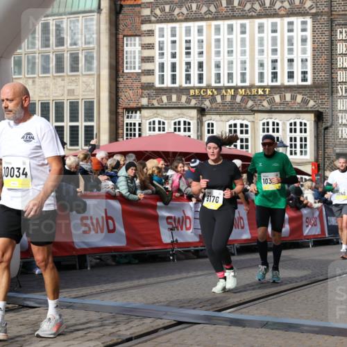 05.10.2025 - 20. swb-Marathon Bremen Yannick Fuchs http://msf.ph/oto/9255824 05.10.2025 10:55:18 Ziel 9176, 9318, 10003, 10014, 10034, 10180, 10307, 10326, 10920, 11140, 11317, 11363 meine-sportfotos.de