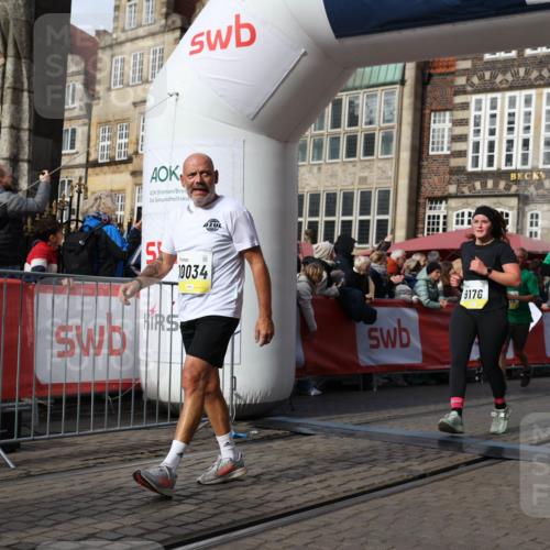 05.10.2025 - 20. swb-Marathon Bremen Yannick Fuchs http://msf.ph/oto/9255834 05.10.2025 10:55:19 Ziel 9176, 9318, 10003, 10014, 10034, 10180, 10307, 10326, 10920, 11140, 11317 meine-sportfotos.de