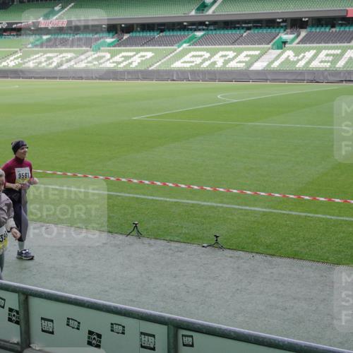 05.10.2025 - 20. swb-Marathon Bremen Michael Burmester http://msf.ph/oto/9255836 05.10.2025 10:43:39 Laufen im Stadion 9011, 9185, 9273, 9380, 9386, 9470, 9493, 9526, 9561, 9675, 9731, 9732, 9736, 9784, 9819, 9822, 9823, 9848, 9861, 9867, 9895, 9911, 9912, 9984, 10036, 10040, 10146, 10183, 10280, 10288, 10315, 10316, 10320, 10399, 10433, 10435, 10448, 10491, 10512, 10515, 10540, 10552, 10574, 10596, 10705, 10707, 10831, 10839, 10849, 10962, 10969, 11027, 11083, 11088, 11113, 11157, 11161, 11191, 11204, 11215, 11240, 11242, 11285, 11331, 11345, 11388, 11404, 11536, 11548 meine-sportfotos.de