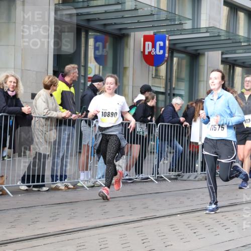 05.10.2025 - 20. swb-Marathon Bremen Strokosch-Dieckow http://msf.ph/oto/9255897 05.10.2025 10:57:30 Ziel 9221, 9309, 9372, 9568, 9585, 9719, 9872, 9943, 9979, 10219, 10225, 10250, 10329, 10341, 10555, 10577, 10651, 10703, 10754, 10793, 10834, 10890, 10975, 11023, 11116, 11301, 11352, 11457, 11469, 11520, 11521, 11564, 11575, 11601, 11663, 11731, 11744, 9221, 9309, 9372, 9568, 9585, 9719, 9872, 9943, 9979, 10219, 10225, 10250, 10329, 10341, 10555, 10577, 10651, 10703, 10754, 10793, 10834, 10890, 10975, 11023, 11601, 11663 meine-sportfotos.de