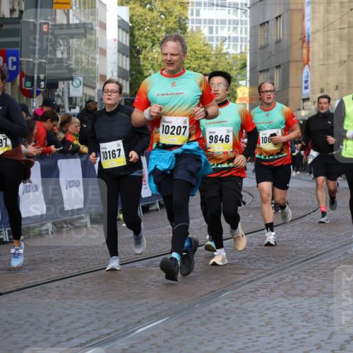 05.10.2025 - 20. swb-Marathon Bremen Strokosch-Dieckow http://msf.ph/oto/9255923 05.10.2025 11:02:50 Ziel 9331, 9644, 9846, 10129, 10167, 10207, 10656, 10734, 10803, 10804, 10940, 11087, 11193, 11312, 11504, 11576, 11667, 11668, 11735 meine-sportfotos.de