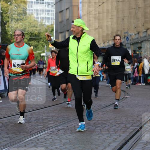 05.10.2025 - 20. swb-Marathon Bremen Strokosch-Dieckow http://msf.ph/oto/9255993 05.10.2025 11:02:52 Ziel 9644, 9846, 10167, 10207, 10656, 10734, 10876, 10940, 11087, 11193, 11312, 11504, 11576, 11667, 11668, 11735 meine-sportfotos.de