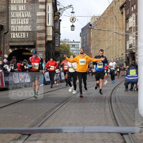 05.10.2025 - 20. swb-Marathon Bremen Yannick Fuchs http://msf.ph/oto/9256017 05.10.2025 10:55:22 Ziel 9176, 9318, 9881, 9933, 10003, 10034, 10116, 10326, 11042, 11140, 11317 meine-sportfotos.de