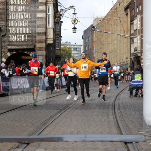 05.10.2025 - 20. swb-Marathon Bremen Yannick Fuchs http://msf.ph/oto/9256029 05.10.2025 10:55:22 Ziel 9176, 9318, 9881, 9933, 10003, 10034, 10116, 10326, 11042, 11140, 11317 meine-sportfotos.de