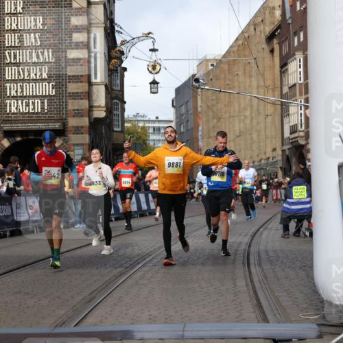 05.10.2025 - 20. swb-Marathon Bremen Yannick Fuchs http://msf.ph/oto/9256079 05.10.2025 10:55:22 Ziel 9176, 9318, 9881, 9933, 10003, 10034, 10116, 10326, 11042, 11140, 11317 meine-sportfotos.de