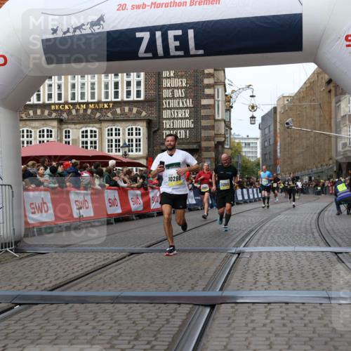 05.10.2025 - 20. swb-Marathon Bremen Yannick Fuchs http://msf.ph/oto/9256081 05.10.2025 10:46:44 Ziel 9009, 9207, 9366, 9961, 10268, 11268 meine-sportfotos.de