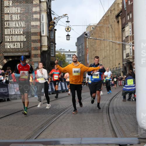 05.10.2025 - 20. swb-Marathon Bremen Yannick Fuchs http://msf.ph/oto/9256084 05.10.2025 10:55:22 Ziel 9176, 9318, 9881, 9933, 10003, 10034, 10116, 10326, 11042, 11140, 11317 meine-sportfotos.de