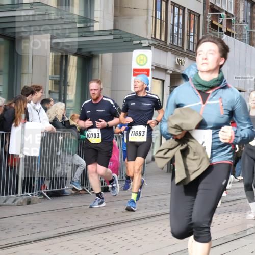 05.10.2025 - 20. swb-Marathon Bremen Strokosch-Dieckow http://msf.ph/oto/9256121 05.10.2025 10:57:38 Ziel 9221, 9568, 9576, 9582, 9634, 9719, 9872, 9979, 10127, 10219, 10341, 10377, 10395, 10398, 10459, 10577, 10620, 10651, 10703, 10793, 10834, 10890, 10975, 11023, 11058, 11116, 11301, 11457, 11469, 11564, 11575, 11601, 11608, 11663, 11731, 11744, 9221, 9568, 9576, 9582, 9634, 9719, 9872, 9979, 10127, 10219, 10341, 10377, 10395, 10398, 10459, 10577, 10620, 10651, 10703, 10793, 10834, 10890, 10975, 11023, 11058, 11601, 11608, 11663 meine-sportfotos.de
