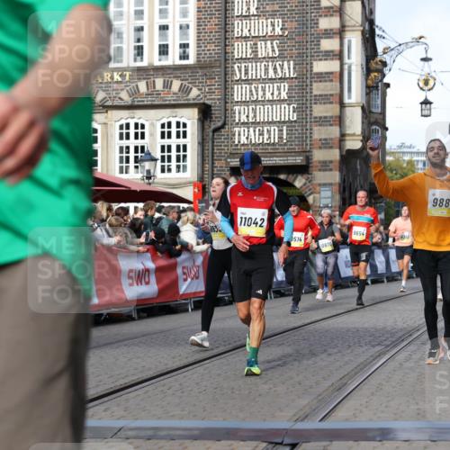 05.10.2025 - 20. swb-Marathon Bremen Yannick Fuchs http://msf.ph/oto/9256146 05.10.2025 10:55:23 Ziel 9176, 9201, 9318, 9881, 9933, 10003, 10034, 10116, 10326, 11042, 11140, 11317 meine-sportfotos.de