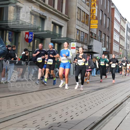 05.10.2025 - 20. swb-Marathon Bremen Strokosch-Dieckow http://msf.ph/oto/9256158 05.10.2025 10:57:39 Ziel 9221, 9330, 9568, 9576, 9582, 9634, 9719, 9872, 10127, 10219, 10341, 10377, 10395, 10398, 10459, 10577, 10620, 10651, 10703, 10793, 10834, 10890, 10975, 11023, 11058, 11116, 11301, 11457, 11469, 11564, 11575, 11601, 11608, 11663, 11744, 9221, 9330, 9568, 9576, 9582, 9634, 9719, 9872, 10127, 10219, 10341, 10377, 10395, 10398, 10459, 10577, 10620, 10651, 10703, 10793, 10834, 10890, 10975, 11023, 11058, 11601, 11608, 11663 meine-sportfotos.de