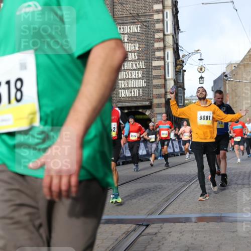 05.10.2025 - 20. swb-Marathon Bremen Yannick Fuchs http://msf.ph/oto/9256174 05.10.2025 10:55:24 Ziel 9176, 9201, 9318, 9654, 9881, 9933, 10003, 10034, 10116, 10326, 11042, 11140 meine-sportfotos.de