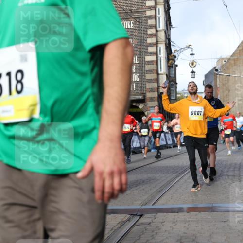 05.10.2025 - 20. swb-Marathon Bremen Yannick Fuchs http://msf.ph/oto/9256187 05.10.2025 10:55:24 Ziel 9176, 9201, 9318, 9654, 9881, 9933, 10003, 10034, 10116, 10326, 11042, 11140 meine-sportfotos.de