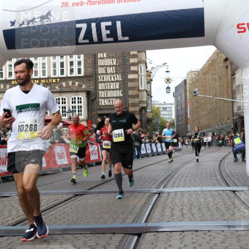 05.10.2025 - 20. swb-Marathon Bremen Yannick Fuchs http://msf.ph/oto/9256224 05.10.2025 10:46:46 Ziel 9009, 9207, 9366, 9961, 10268, 10411, 11268, 11327 meine-sportfotos.de