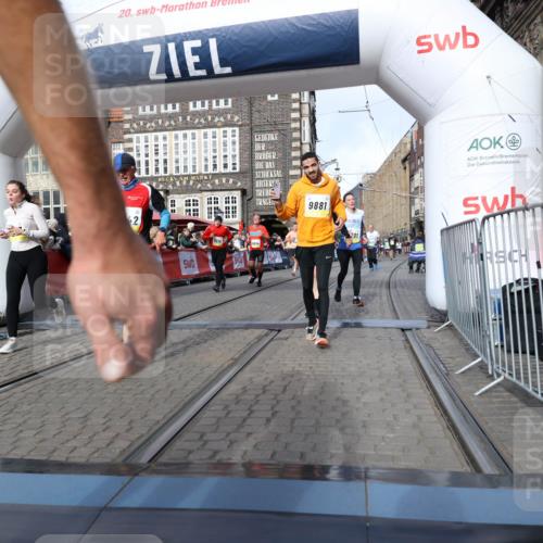05.10.2025 - 20. swb-Marathon Bremen Yannick Fuchs http://msf.ph/oto/9256272 05.10.2025 10:55:25 Ziel 9176, 9201, 9318, 9350, 9514, 9654, 9881, 9933, 10003, 10116, 10326, 10970, 11042, 11115, 11140, 11702 meine-sportfotos.de