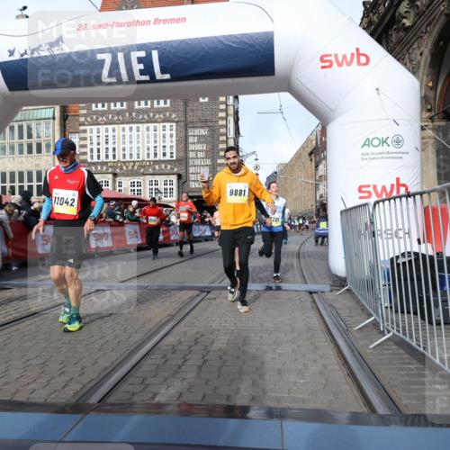 05.10.2025 - 20. swb-Marathon Bremen Yannick Fuchs http://msf.ph/oto/9256298 05.10.2025 10:55:26 Ziel 9201, 9318, 9350, 9514, 9654, 9881, 9933, 10003, 10116, 10326, 10970, 11042, 11115, 11140, 11702 meine-sportfotos.de