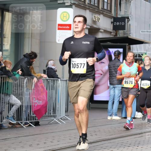 05.10.2025 - 20. swb-Marathon Bremen Strokosch-Dieckow http://msf.ph/oto/9256306 05.10.2025 10:57:43 Ziel 9221, 9330, 9568, 9576, 9582, 9634, 9719, 9872, 9952, 10127, 10219, 10377, 10395, 10398, 10459, 10577, 10620, 10651, 10703, 10793, 10834, 10975, 11023, 11058, 11116, 11301, 11469, 11562, 11564, 11601, 11608, 11663, 9221, 9330, 9568, 9576, 9582, 9634, 9719, 9872, 9952, 10127, 10219, 10377, 10395, 10398, 10459, 10577, 10620, 10651, 10703, 10793, 10834, 10975, 11023, 11058, 11562, 11601, 11608, 11663 meine-sportfotos.de
