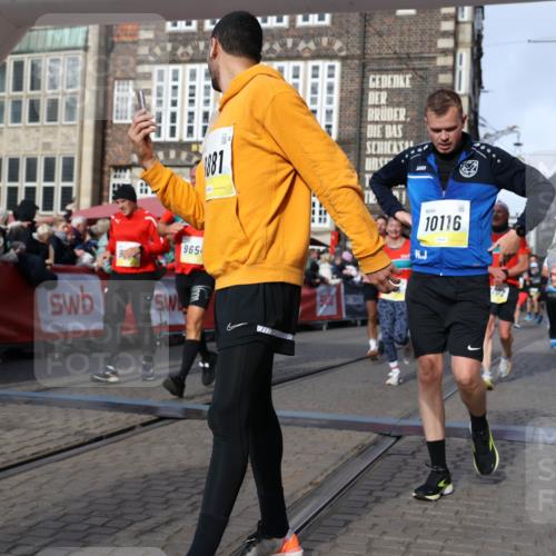 05.10.2025 - 20. swb-Marathon Bremen Yannick Fuchs http://msf.ph/oto/9256373 05.10.2025 10:55:27 Ziel 9201, 9318, 9350, 9514, 9654, 9881, 9933, 10116, 10260, 10970, 11042, 11115, 11140, 11431, 11702 meine-sportfotos.de