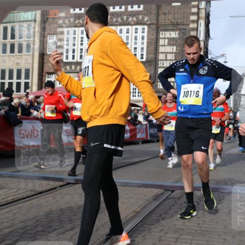 05.10.2025 - 20. swb-Marathon Bremen Yannick Fuchs http://msf.ph/oto/9256381 05.10.2025 10:55:27 Ziel 9201, 9318, 9350, 9514, 9654, 9881, 9933, 10116, 10260, 10970, 11042, 11115, 11140, 11431, 11702 meine-sportfotos.de