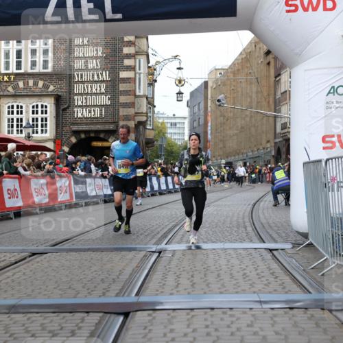 05.10.2025 - 20. swb-Marathon Bremen Yannick Fuchs http://msf.ph/oto/9256416 05.10.2025 10:46:49 Ziel 9366, 9961, 10268, 10411, 11268, 11327 meine-sportfotos.de