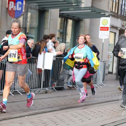05.10.2025 - 20. swb-Marathon Bremen Strokosch-Dieckow http://msf.ph/oto/9256419 05.10.2025 10:57:46 Ziel 7077, 9221, 9330, 9568, 9576, 9582, 9634, 9719, 9872, 9952, 10127, 10368, 10377, 10395, 10398, 10459, 10577, 10620, 10651, 10703, 10786, 10793, 11049, 11058, 11116, 11301, 11469, 11562, 11601, 11608, 11663, 7077, 9221, 9330, 9568, 9576, 9582, 9634, 9719, 9872, 9952, 10127, 10368, 10377, 10395, 10398, 10459, 10577, 10620, 10651, 10703, 10786, 10793, 11058, 11562, 11601, 11608, 11663 meine-sportfotos.de