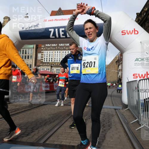 05.10.2025 - 20. swb-Marathon Bremen Yannick Fuchs http://msf.ph/oto/9256428 05.10.2025 10:55:28 Ziel 9201, 9350, 9514, 9654, 9881, 9933, 10116, 10260, 10970, 11042, 11115, 11140, 11380, 11431, 11702 meine-sportfotos.de