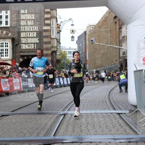 05.10.2025 - 20. swb-Marathon Bremen Yannick Fuchs http://msf.ph/oto/9256445 05.10.2025 10:46:49 Ziel 9366, 9961, 10268, 10411, 11268, 11327 meine-sportfotos.de