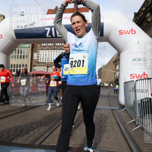05.10.2025 - 20. swb-Marathon Bremen Yannick Fuchs http://msf.ph/oto/9256466 05.10.2025 10:55:29 Ziel 9201, 9350, 9514, 9654, 9881, 9933, 10116, 10256, 10260, 10970, 11042, 11115, 11380, 11431, 11702 meine-sportfotos.de