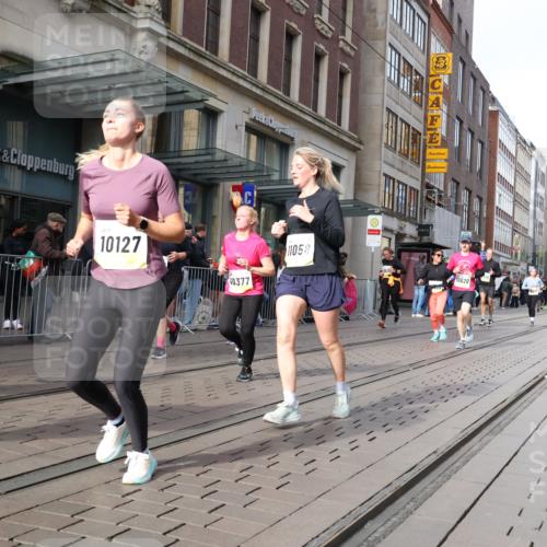 05.10.2025 - 20. swb-Marathon Bremen Strokosch-Dieckow http://msf.ph/oto/9256525 05.10.2025 10:57:49 Ziel 7077, 9174, 9330, 9462, 9568, 9576, 9582, 9634, 9872, 9952, 10127, 10368, 10377, 10395, 10398, 10459, 10577, 10620, 10703, 10786, 10793, 11049, 11058, 11184, 11495, 11562, 11601, 11608, 11663, 11724, 7077, 9174, 9330, 9462, 9568, 9576, 9582, 9634, 9872, 9952, 10127, 10368, 10377, 10395, 10398, 10459, 10577, 10620, 10703, 10786, 10793, 11058, 11562, 11601, 11608, 11663 meine-sportfotos.de