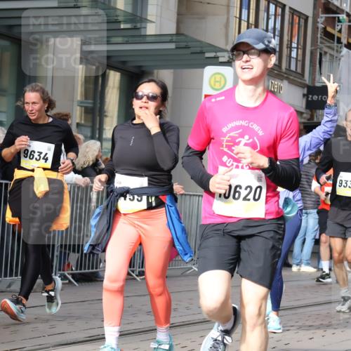 05.10.2025 - 20. swb-Marathon Bremen Strokosch-Dieckow http://msf.ph/oto/9256547 05.10.2025 10:57:50 Ziel 7077, 9174, 9330, 9462, 9576, 9582, 9608, 9634, 9872, 9952, 10127, 10368, 10377, 10395, 10398, 10459, 10577, 10620, 10786, 10793, 11049, 11058, 11184, 11495, 11562, 11601, 11608, 11663, 11724, 7077, 9174, 9330, 9462, 9576, 9582, 9608, 9634, 9872, 9952, 10127, 10368, 10377, 10395, 10398, 10459, 10577, 10620, 10786, 10793, 11058, 11562, 11601, 11608, 11663 meine-sportfotos.de