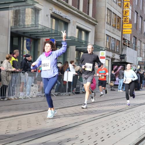 05.10.2025 - 20. swb-Marathon Bremen Strokosch-Dieckow http://msf.ph/oto/9256596 05.10.2025 10:57:52 Ziel 7077, 9174, 9330, 9462, 9576, 9582, 9608, 9634, 9872, 9952, 10084, 10127, 10368, 10377, 10395, 10398, 10459, 10586, 10620, 10786, 10793, 11049, 11058, 11184, 11495, 11562, 11601, 11608, 11724, 7077, 9174, 9330, 9462, 9576, 9582, 9608, 9634, 9872, 9952, 10084, 10127, 10368, 10377, 10395, 10398, 10459, 10586, 10620, 10786, 10793, 11058, 11562, 11601, 11608 meine-sportfotos.de
