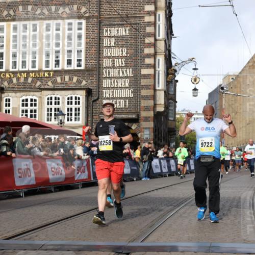 05.10.2025 - 20. swb-Marathon Bremen Yannick Fuchs http://msf.ph/oto/9256598 05.10.2025 10:55:32 Ziel 9201, 9350, 9514, 9654, 9722, 9902, 9933, 10116, 10256, 10260, 10970, 11115, 11380, 11431, 11702 meine-sportfotos.de