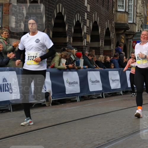 05.10.2025 - 20. swb-Marathon Bremen Strokosch-Dieckow http://msf.ph/oto/9256661 05.10.2025 11:03:17 Ziel 9224, 9225, 9246, 9325, 10142, 10405, 10471, 10926, 10963, 11103, 11124, 11390, 11467, 11502, 11508, 11509 meine-sportfotos.de