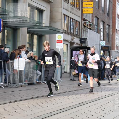 05.10.2025 - 20. swb-Marathon Bremen Strokosch-Dieckow http://msf.ph/oto/9256676 05.10.2025 10:57:55 Ziel 7077, 9174, 9330, 9433, 9462, 9576, 9582, 9608, 9634, 9872, 9952, 10084, 10127, 10368, 10377, 10395, 10398, 10459, 10586, 10620, 10786, 11049, 11058, 11181, 11184, 11291, 11495, 11562, 11591, 11601, 11608, 11700, 11724, 7077, 9174, 9330, 9433, 9462, 9576, 9582, 9608, 9634, 9872, 9952, 10084, 10127, 10368, 10377, 10395, 10398, 10459, 10586, 10620, 10786, 11058, 11562, 11601, 11608 meine-sportfotos.de